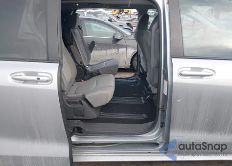 2021 Toyota Sienna Le z USA, uszkodzony, nr VIN 5TDKRKEC6MS065788